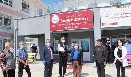 Tosya Huzurevi sakinlerinden "Biz Bize Yeteriz Türkiye" kampanyasına destek