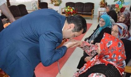 Başkan Genç, “Anneler Günü” dolasıyla 96 şehit annesi ile 100 yaşını aşan 31 yaşlıya çeşitli hediyeler gönderdi