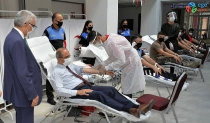 Polisten Kızılay’a kan desteği