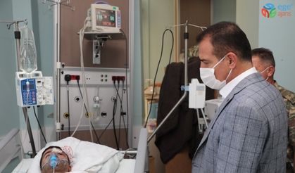 Vali Akbıyık, hastanede tedavi gören yaralı vatandaşı ziyaret etti