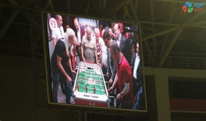 Antalyaspor, galibiyeti Başkan Böçek ve Taşgın’a armağan etti