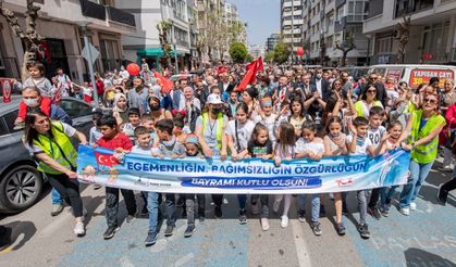 23 Nisan coşkusu İzmir'i sardı