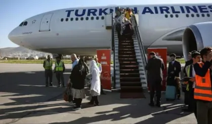 Afgan, Iraklı ve Suriyeli suçluları uçaklara bindirip Türkiye'ye göndermeye başladı