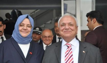 2 eski bakan kazada yaralandı!