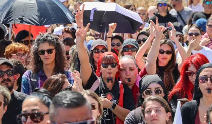 Kıbrıs’ta dizginler emekçinin elinde