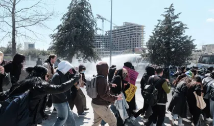 İzmir'de öğrencilere operasyon: Gençler üzerindeki baskı tırmanıyor