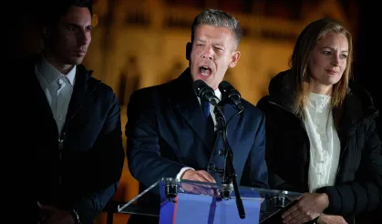 Macaristan'da seçimi kazanan Magyar'dan devir teslim çağrısı