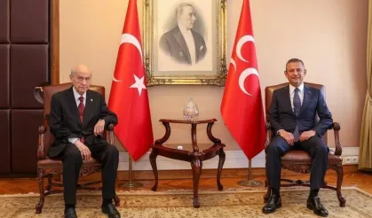 Bahçeli ile Özel arasında ilginç diyalog: Çok ıslandın sağlığına dikkat et