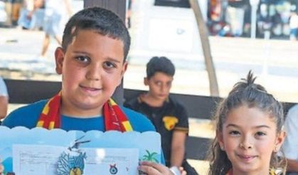 Miniklere karne hediyesi verildi