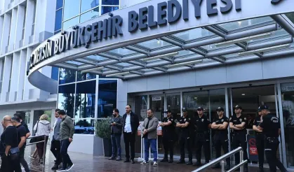 Demokrasiye darbe gündeme perde