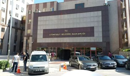 Etimesgut Belediyesi'ne operasyon: Başkan yardımcıları dahil 25 kişi gözaltında