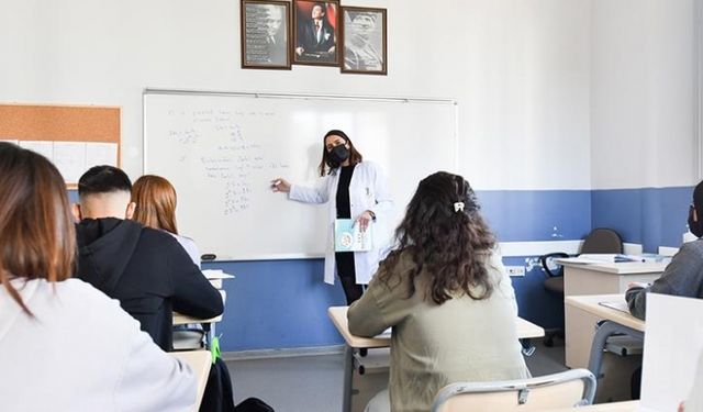 ''Depremzede Öğrenciler Bayraklı'da Eğitime Devam Edecek''