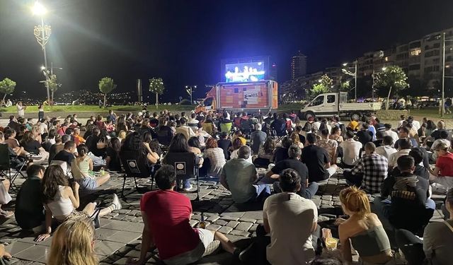 A Milli Takım'ın Maçı için İzmir'de dev ekranlar kuruluyor