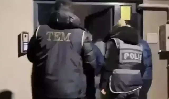 İzmir'de FETÖ'ye kıskaç baskını