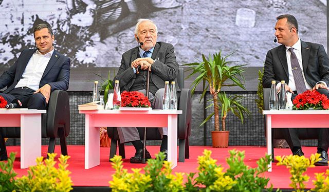 Özgürlük ve demokrasinin zinciri Bornova’da kırıldı