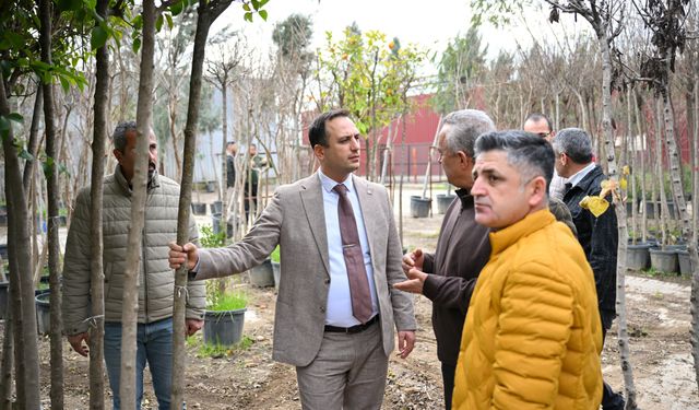 Bornova kendi çiçeğini kendi yetiştiriyor