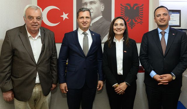 Deniz Yücel ve Başkan Eşki hukuksuzluklara karşı dayanışma mesajı verdi