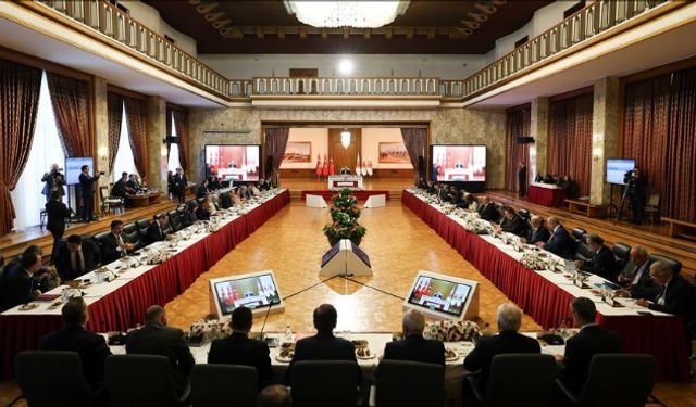 Komisyonda kavga çıktı! DEM Partililer toplantıyı terk etti