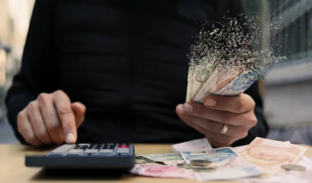 Maaşlardan her ay yüzde 3 kesinti yapacak düzenleme Resmi Gazete'de