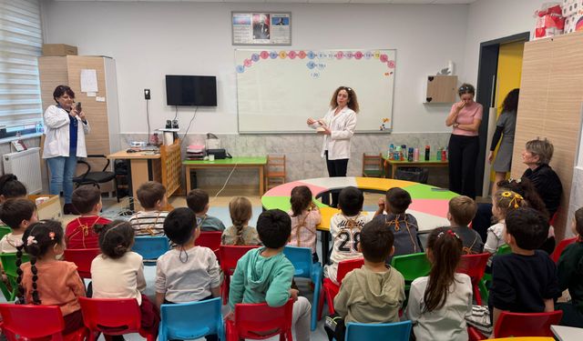 Bayraklı Belediyesinden anaokulu öğrencilerine ağız ve diş sağlığı eğitimi