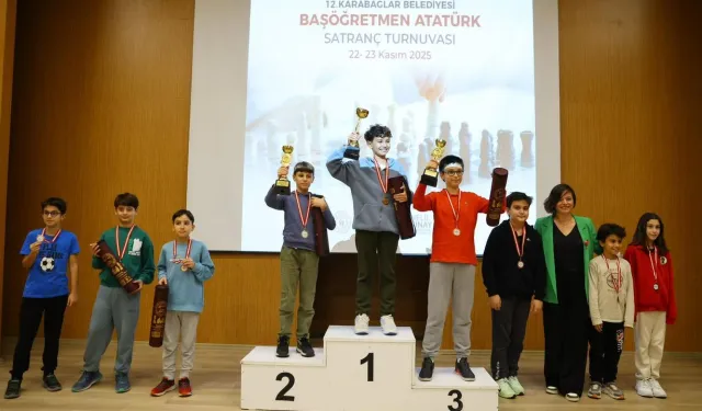 Başkan Kınay satranç turnuvasında konuştu: Yobazlıkları 'şah mat' edeceğiz!