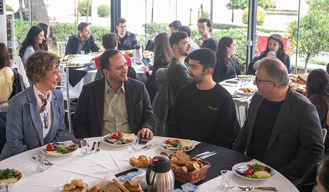 Başkan Eşki: "Cumhuriyeti ayakta tutmak için sizlere ihtiyacımız var"