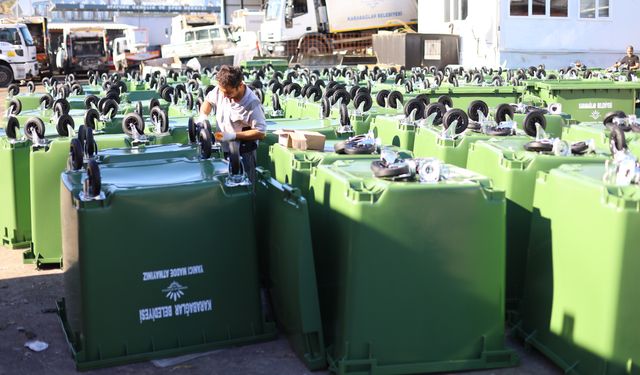 Karabağlar Belediyesi, 58 mahallede çöp konteynerlerini yeniliyor