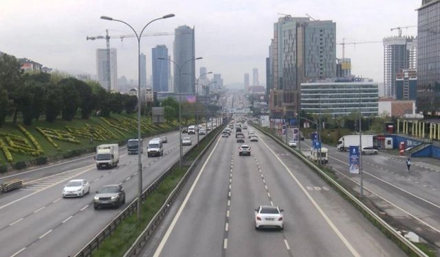 Yılın ilk gününde İstanbul'da yollar boş kaldı