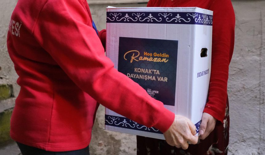 Konak’ta dayanışma kolileri vatandaşlarla buluşuyor