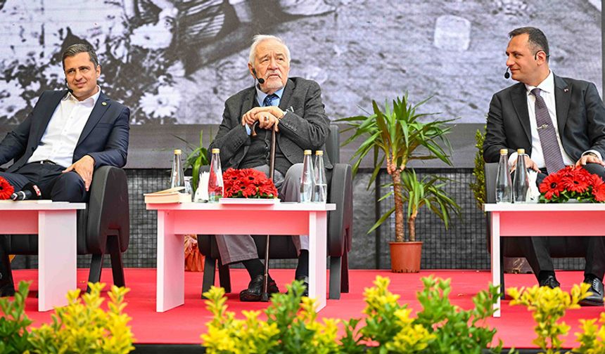 Özgürlük ve demokrasinin zinciri Bornova’da kırıldı