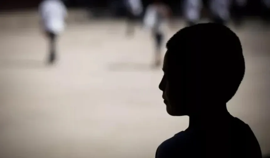 15 erkek öğrenciye 8 yıl süren cinsel istismar skandalı!