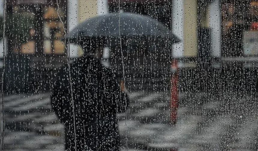 İzmir'de bugün de fırtına var: Sağanak geliyor, sıcaklıklar düşüyor!