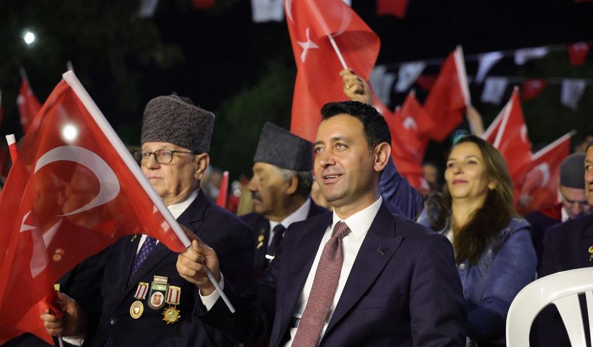 Cumhuriyet'in 102. Yılı Bayraklı'da Coşkuyla Kutlandı