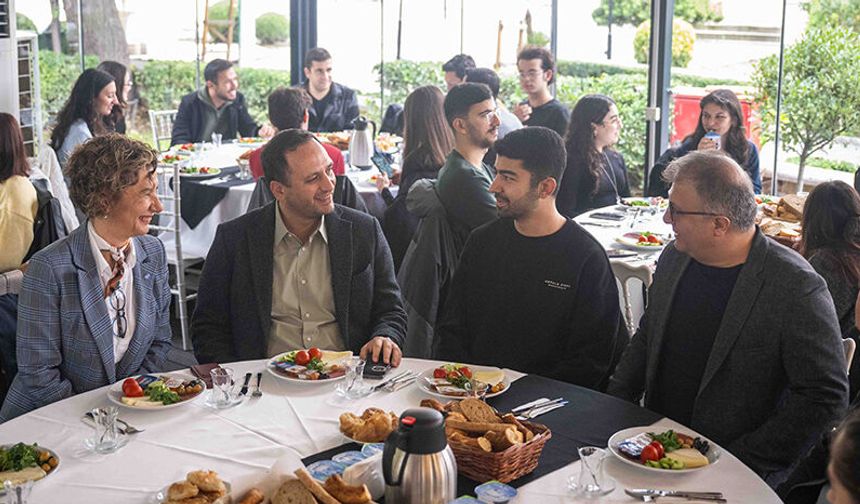 Başkan Eşki: "Cumhuriyeti ayakta tutmak için sizlere ihtiyacımız var"