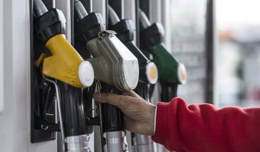 Akaryakıt tabelası yazboz tahtası oldu