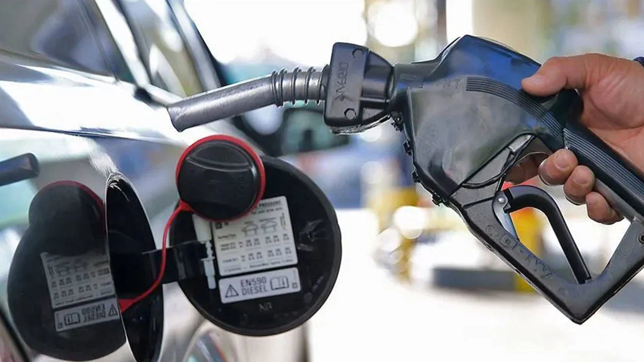 Motorine yine zam geldi: İlk kez üç haneli rakam görüldü